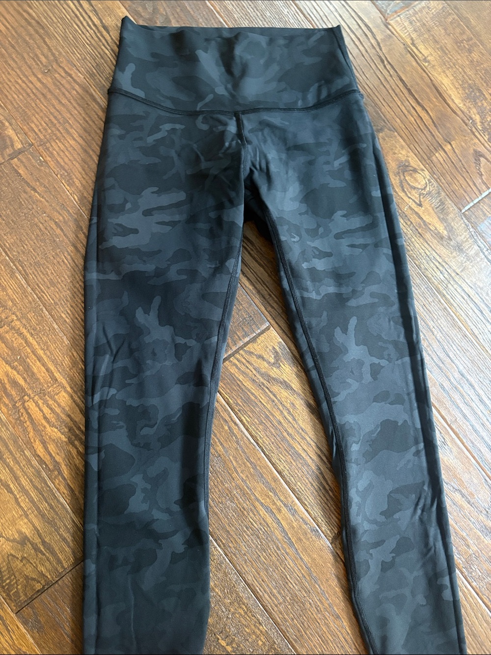 Lululemon Black Camo  Leggings size 6